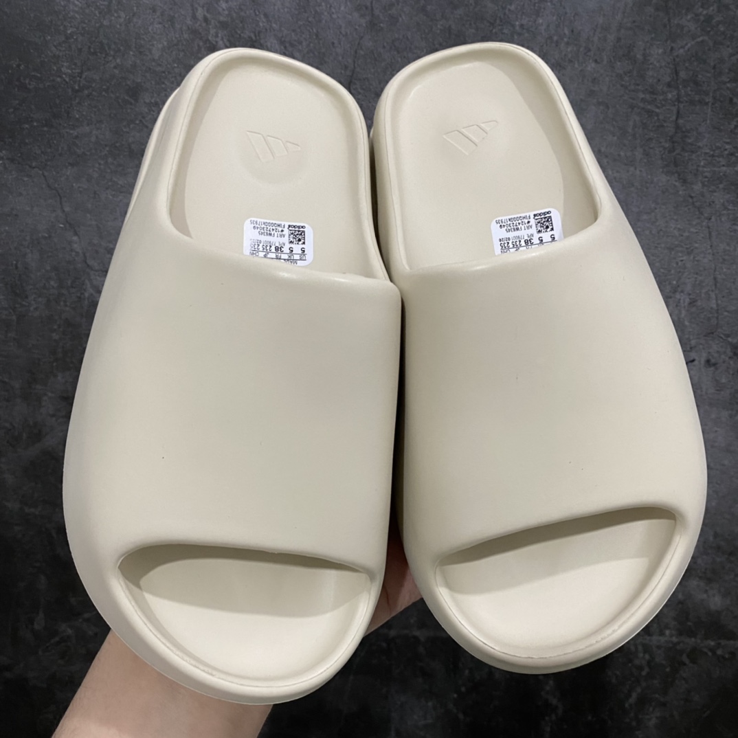 Yeezy Slide Bone FW6345 - Image 3