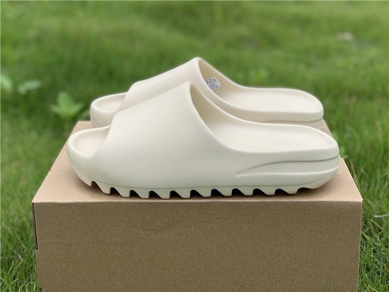 Yeezy Slide Desert Sand FW6344