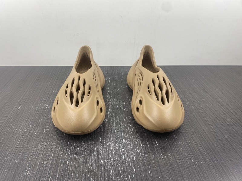 Alternative view of Yeezy Foam RNR Clay Taupe GV6842