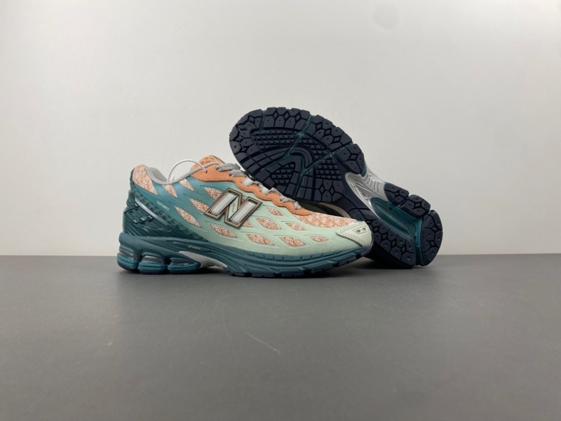 Alternative view of New Balance 1906W New Spruce Light Sparrow  U1906WFB