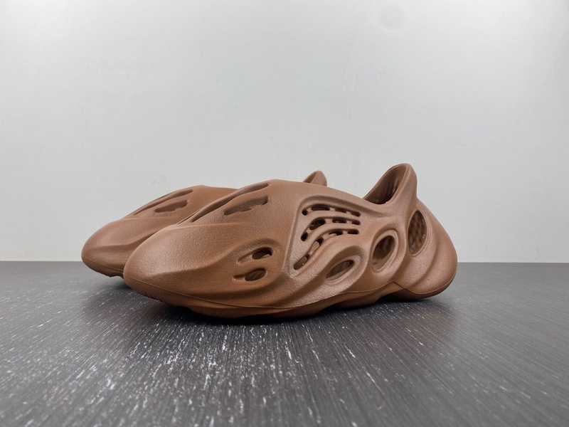 Yeezy Foam Runner Clay Red HP5335